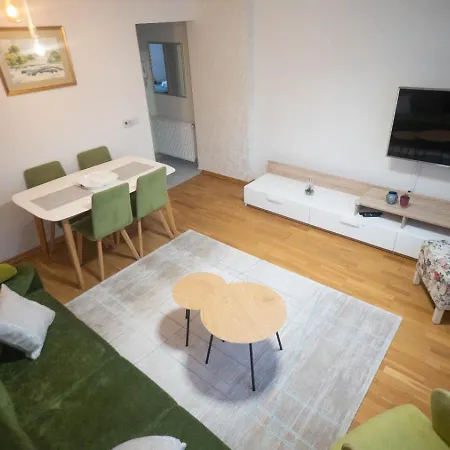 アパート Luxury Apartment- Scc Area-free Private Parking サラエヴォ