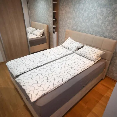 アパート Luxury Apartment- Scc Area-free Private Parking サラエヴォ